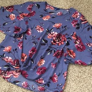 Apt.9 Twist Front Floral Top...Sz. Large